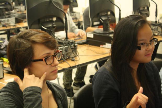 During their American Sign Language class, senior Rockell Gonzales and freshman Annie Le create the sign for California.