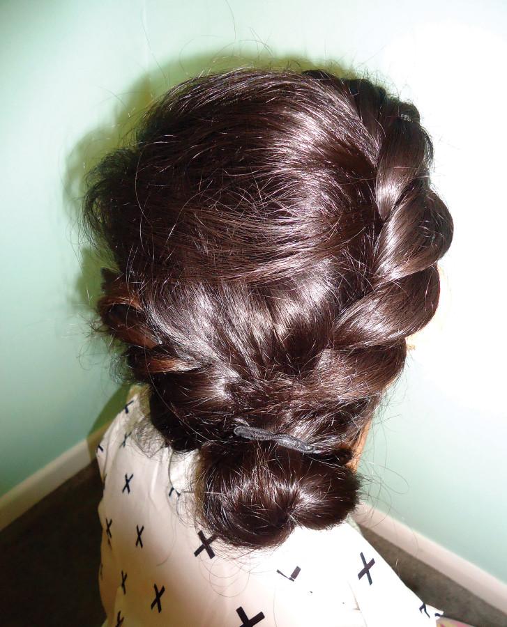 D.I.Y. Casual Easy Hairstyle